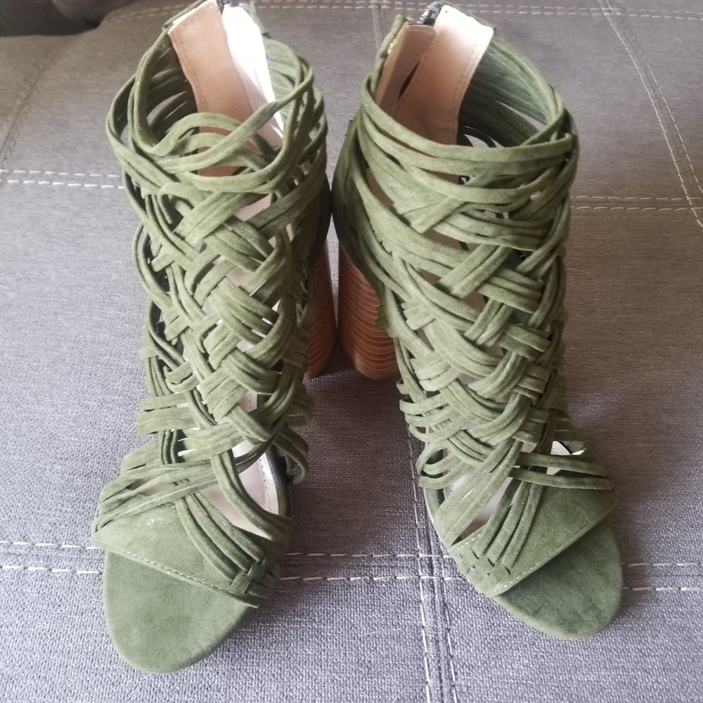 NEW Olive Strappy Chunky Peep Toe Heels - Picture 7 of 8